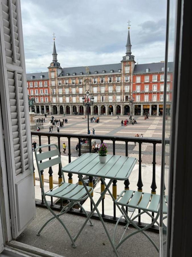 Plaza Mayor Madrid Bagian luar foto